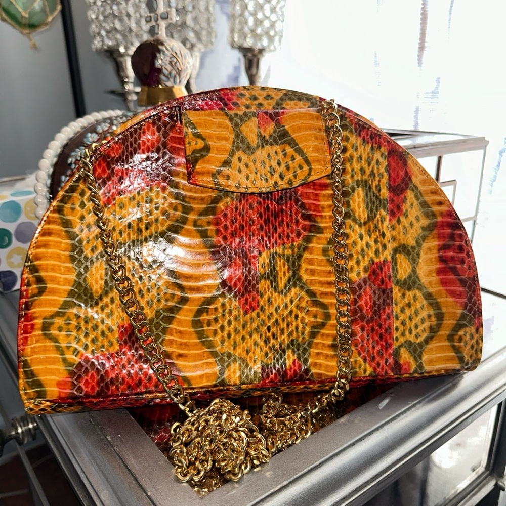 J Renee Real Snake Skin purse

comes with gold chain